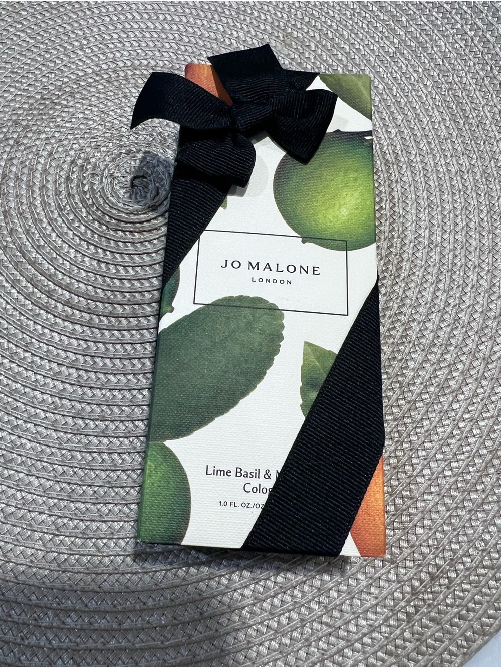 Jo Malone Lime Basil & Mandarin Gift Box in Green with Black Ribbon